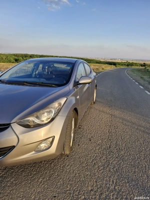 hyundai elantra - imagine 3