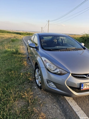 hyundai elantra - imagine 4