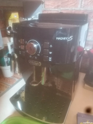 Vând aparat de cafea DeLonghi stare foarte buna folosit foarte puțin  - imagine 2