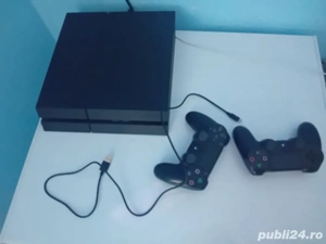 PlayStation 4 (PS4)   DEFECT (HDD) + 2 MANETE Vând PlayStation 4 normal, 