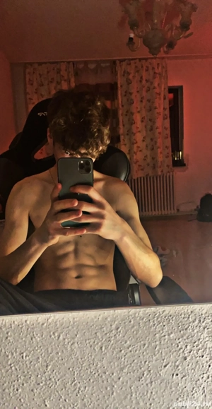   Nou în oraș, tânăr 21 ani - imagine 4