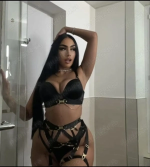 BRUNETA FIERBINTE (fără Retineri in limita bunului simț)fac si deplasari la Hotel sau Pensiune 