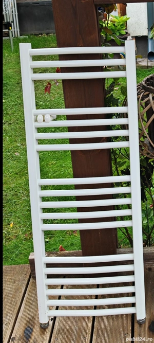 Vând Radiator mic baie