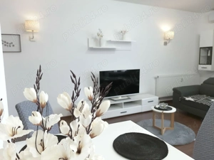 Direct proprietar, spre închiriere, un apartament modern cu 2 camere, situat în Giroc