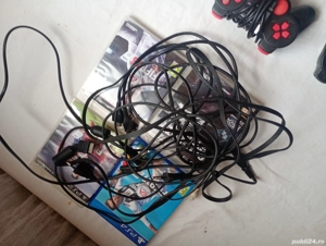 Vând PS3 cu 5 jocuri 2 Manete  - imagine 5