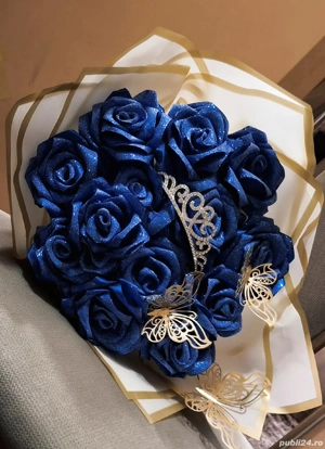 Trandafiri din satin realizati pe comandă ,pentru comenzi lasați mesaj pe whatsapp  