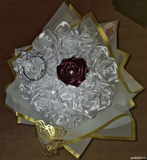 Buchet de 19 trandafiri din satin realizat manual 