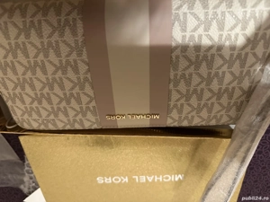 Portofel Michael Kors foarte estetic si practic