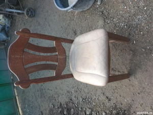 4scaune tapitate din lemn masiv plus masa 600 lei 