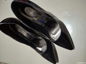 Pantofi de dama,negri,cu toc,nr 37