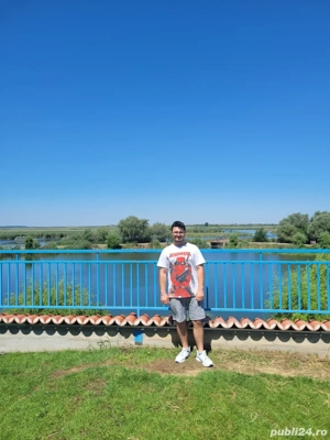 Bărbat tânăr caută companie matură și relaxată