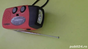 kit urgenta - 3 in 1 radio lanterna incarcator cu manivela si solar - imagine 4