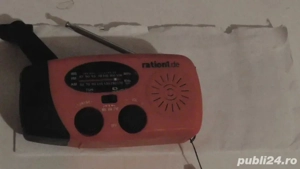 kit urgenta - 3 in 1 radio lanterna incarcator cu manivela si solar - imagine 5