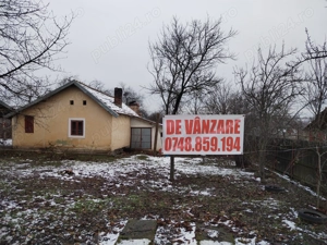 Vând  1880 mp teren intravilan. 