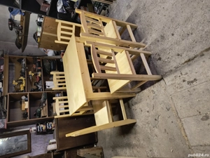 Masă și scaune din lemn masiv de brad finisate și lacuite lucrate manual foarte rezistente 