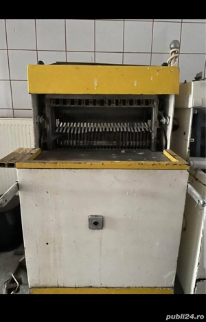 Vând feliatoare produse de panificație 