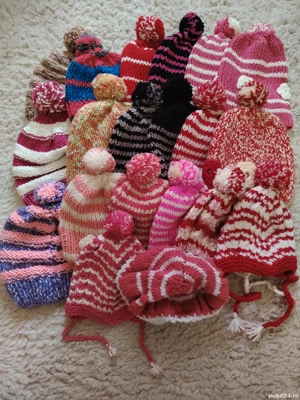 Căciulițe crosetate manual,,,călduroase,,,moi,,,foarte frumoase pentru copii și adulti - imagine 5