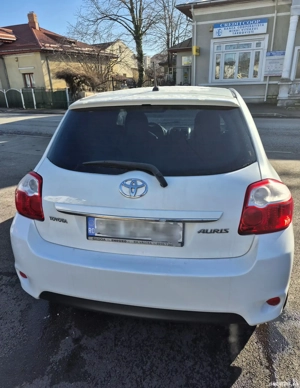 Vand Toyota Auris - imagine 2