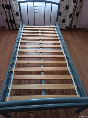 vând două paturi metalice pentru o persoană, sunt in stare foarte bună 