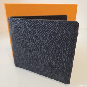 Portofel nou  de brend 