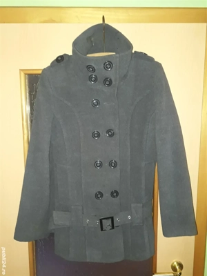 Vând palton culoare gri cu nasturi și cordon, impecabil!