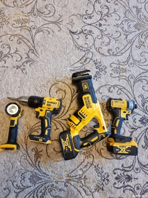 Bormasina dewalt dcd778 cu baterie 4ah 