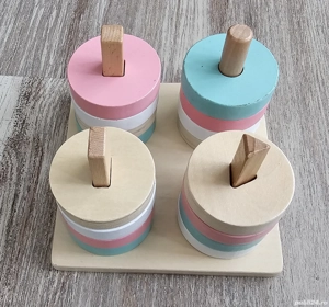 Jucărie Montessori din lemn, sortator și stivuire forme geometrice