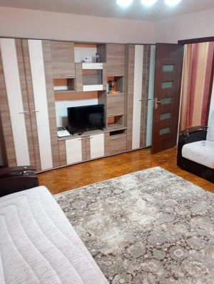 Închiriez apartament 