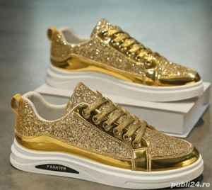 vand adidasi auri de barbat 