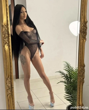 Noua în oraș!!iubesc party-urile!!!