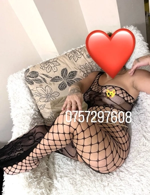 Blonda siliconata reală , confirm cu tatoo 