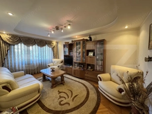 Apartament 3 camere decomandat, zona Piata Mare