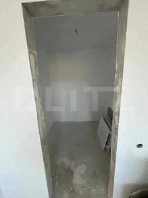 Apartament semidecomandat, bucatarie inchisa, terasa de 64 mp, zona centrala - imagine 5