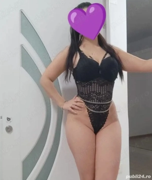 Bruneta reala cu forme