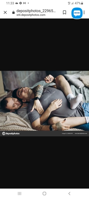 Bărbat  Brunet Discret 