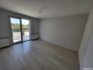 Bloc Nou. Etaj 1. Decomandat. Langa magazine si mijloace de transport