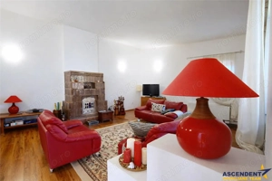 Tur LIVE!Casa cu arhitectura traditionala, curte spatioasa,foisor,Rucar. Bran - imagine 16