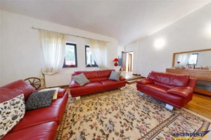 Tur LIVE!Casa cu arhitectura traditionala, curte spatioasa,foisor,Rucar. Bran - imagine 2