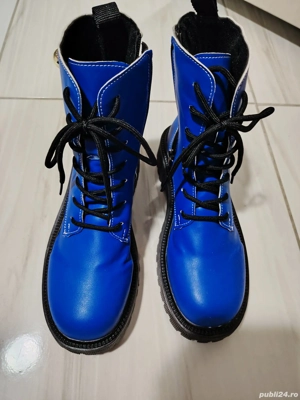 bocanci NOI , nr 41 26 cm 115 RON