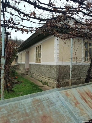 Casă cu anexe de vânzare - imagine 3