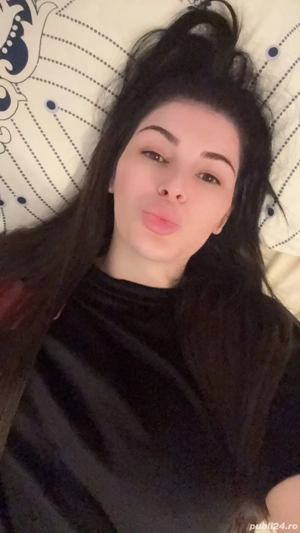 Discreția de care ai nevoie! Bruneta, forme frumoase