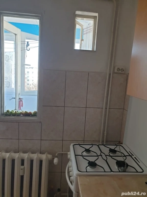 Particular vând apartament cu două camere în București, aproape de Piața Sudului
