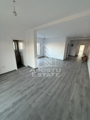 Duplex pe parter cu 4 camere, teren 382 mp, situat in Calea Urseni