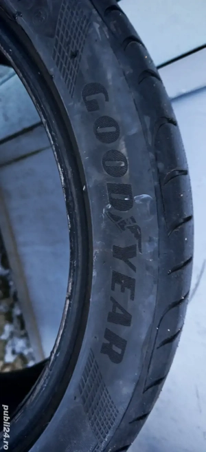 Vand 4 anvelope 225/45/R18 de vară