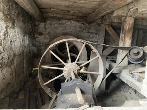 Moara de măcinat cereale veche  - imagine 5