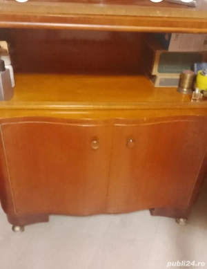 Mobila veche de nuc din lemn masiv 
