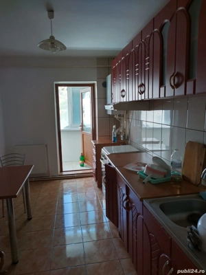 Închiriez apartament 3 camere 