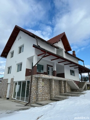 Inchiriez casa utilata si mobilata, util 215 mp, parter + etaj, 4 dormitoare, bucatarie, 3 bai - imagine 6