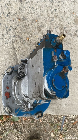 Vând pompa de injecție in 4  - imagine 2