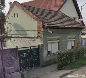 Casa pare mică din față, dar este mare în realitate 	 	Are potențial mare și 5 camere